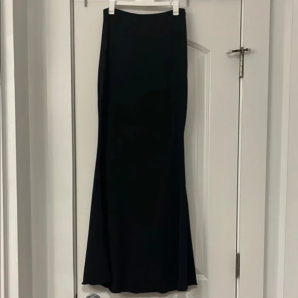 Elegant Black Ruched Pencil Maxi Skirt - Picture 6 of 7